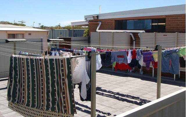 Christies Beach Tourist Park - Christies Beach: Plenty of room to hang clothes for drying.