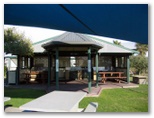 Discovery Holiday Parks - Adelaide Beachfront - Semaphore Park: Camp kitchen and BBQ area