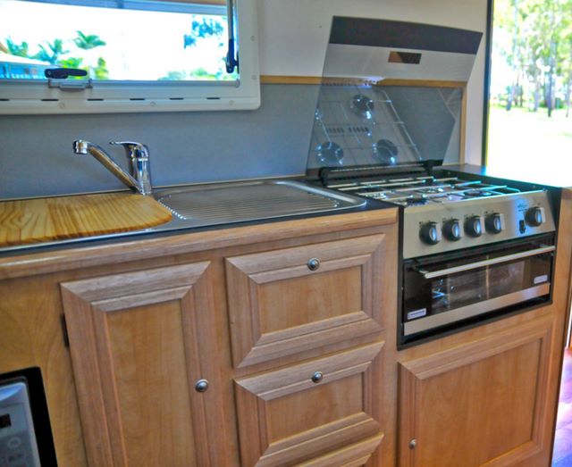 Airflow Caravans - Cabarlah: Airflow Caravans: Kitchen sink and stove