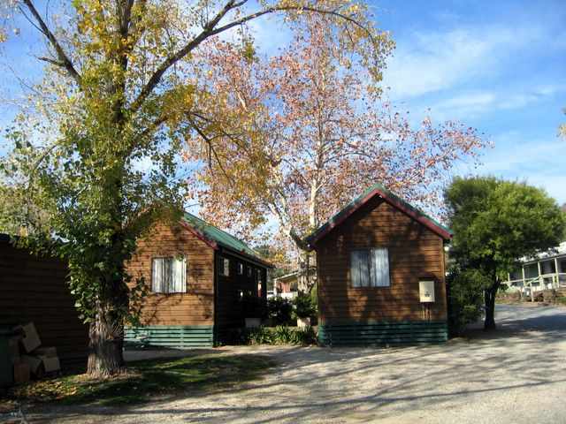 Albury All Seasons Tourist Park - Albury: Cottage accommodation ideal for families, couples and singles