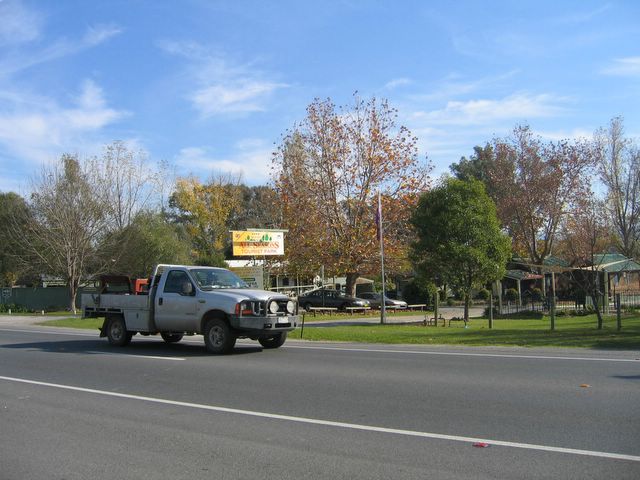 Albury All Seasons Tourist Park - Albury: View of the park from Hume Highway