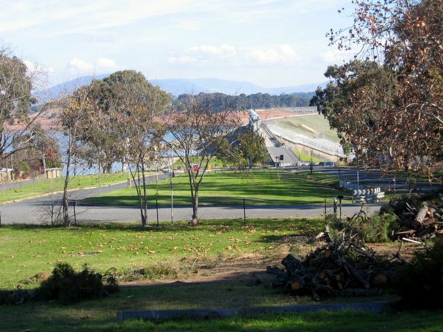 Lake Hume Tourist Park - Albury: View of Hume Dam from the park