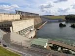 Lake Hume Tourist Park - Albury: The dam wall is minutes walk away