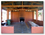 Lake Hume Tourist Park - Albury: Camp kitchen and BBQ area with open fire