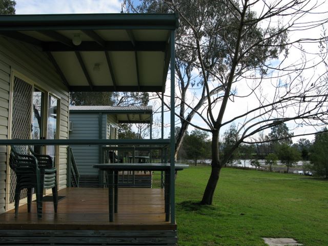 Breakaway Twin Rivers Caravan Park - Alexandra: Cottage accommodation ideal for families, couples and singles - with river views