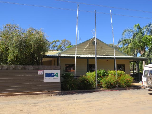MacDonnell Range Holiday Park - Alice Springs: Office and shop.