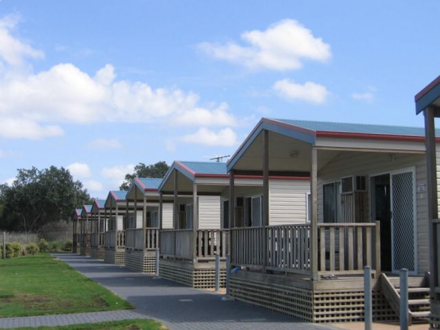 Birubi Beach Holiday Park - Anna Bay: Cottage accommodation ideal for families, couples and singles