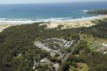 Middle Rock Holiday Resort - Anna Bay: Between 2 beaches
