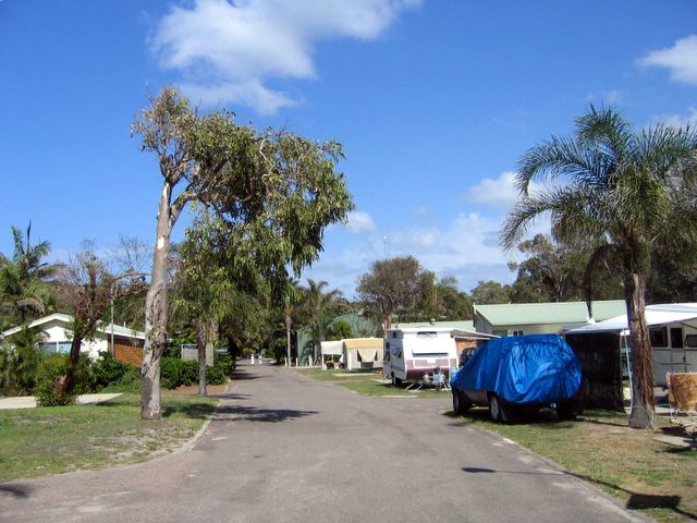 One Mile Beach Holiday Park - Anna Bay: Good paved roads throughout the park