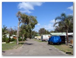 One Mile Beach Holiday Park - Anna Bay: Good paved roads throughout the park