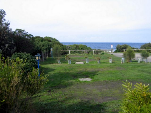 Marengo Holiday Park - Apollo Bay: Powered sites for caravans with ocean views