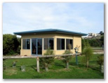 Marengo Holiday Park - Apollo Bay: Camp kitchen and BBQ area