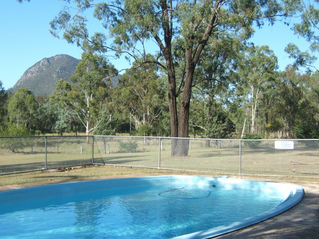 Aratula Village Gap View Motel and Caravan Park - Aratula: Swimming pool