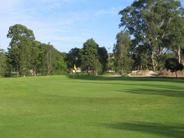 Waratah Golf Course - Argenton: Green on Hole 16
