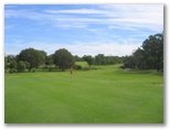 Waratah Golf Course - Argenton: Green on Hole 5