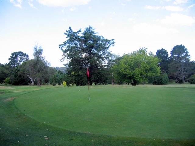 Armidale Golf Course - Armidale: Green on Hole 1