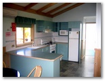 The Lorikeet Tourist Park - Arrawarra: Interior of cottage kitchen