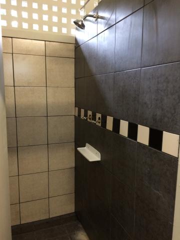 Tolga Caravan Park - Atherton: modern shower room