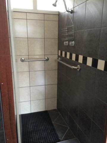 Tolga Caravan Park - Atherton:  shower with hand rails