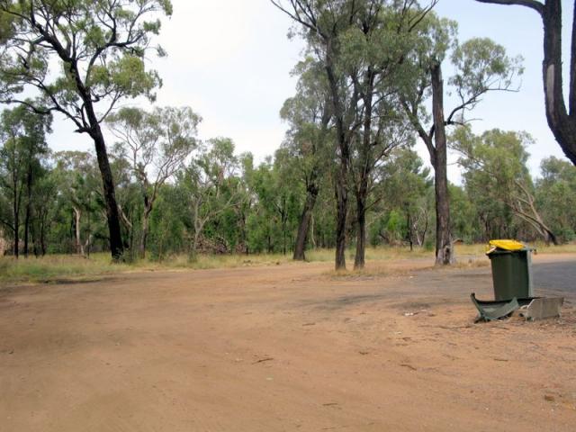 Pilliga Rest Area - Baan Baa: Large gravel area for additional parking.