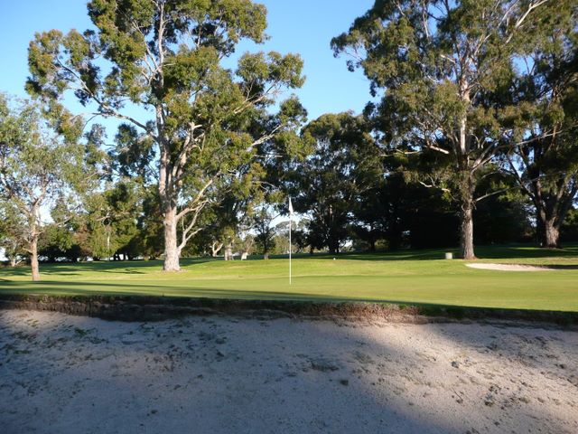 Bairnsdale Golf Course - Bairnsdale: Large bunker beside the green on Hole 15.