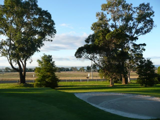 Bairnsdale Golf Course - Bairnsdale: Green on Hole 18.