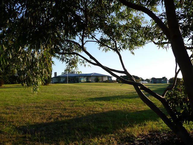Bairnsdale Golf Course - Bairnsdale: Bairnsdale Golf Club Clubhouse.