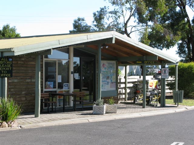 Bairnsdale Holiday Park - Bairnsdale: Reception and office