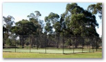 Bairnsdale Holiday Park - Bairnsdale: Spacious tennis court