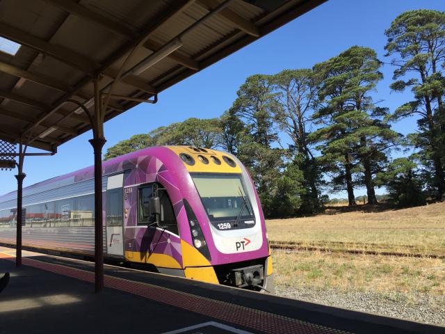 Ballan Caravan Park - Ballan: Regular train services to Melbourne and Ballarat depart from the Ballan Railway Station.