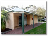BIG4 Ballarat Goldfields Holiday Park - Ballarat: Amenities block and laundry