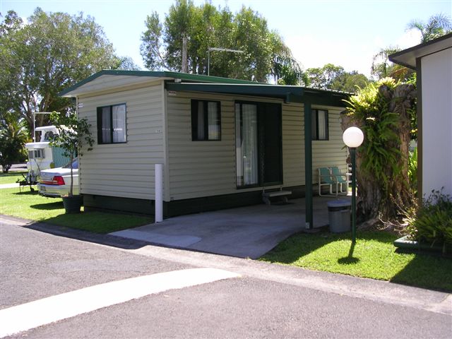 Ballina Gardens Caravan Park - Ballina: Cabin accommodation which is ideal for couples, singles and family groups.