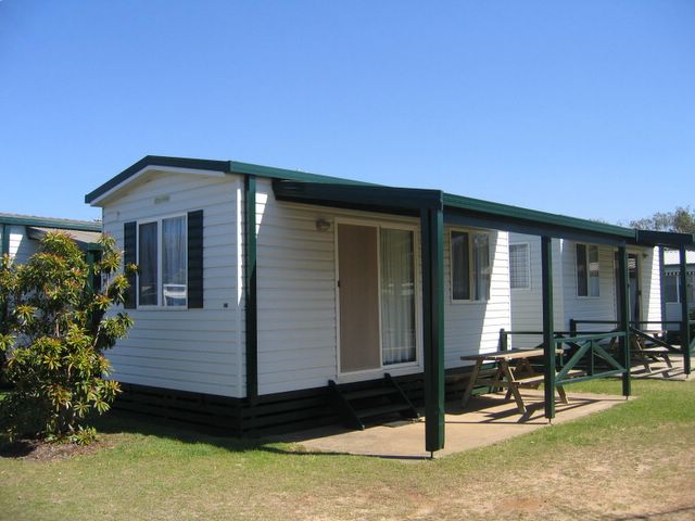 Ballina Lakeside Holiday Park - Ballina: Cottage accommodation ideal for families, couples and singles