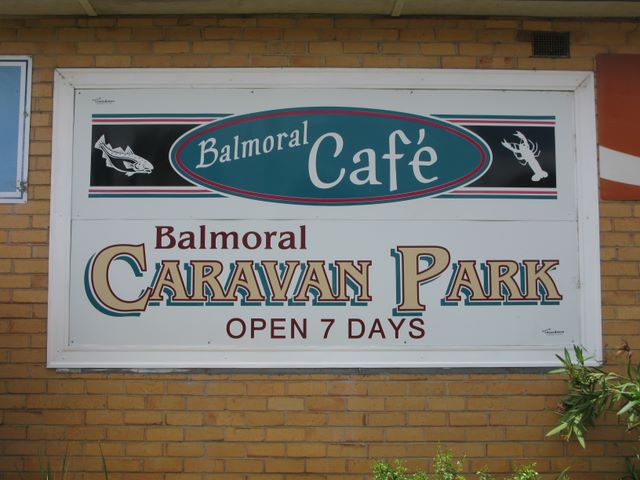 Balmoral Caravan Park - Balmoral: Balmoral Caravan Park welcome sign.