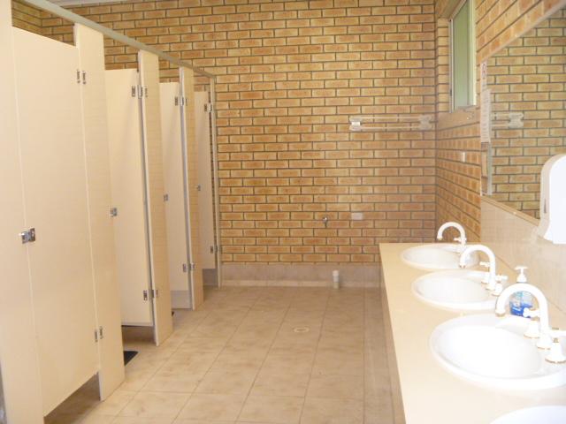 Balranald Caravan Park - Balranald: Lovely clean toilets and showers