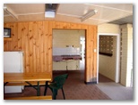 Balranald Caravan Park - Balranald: Camp kitchen and BBQ area
