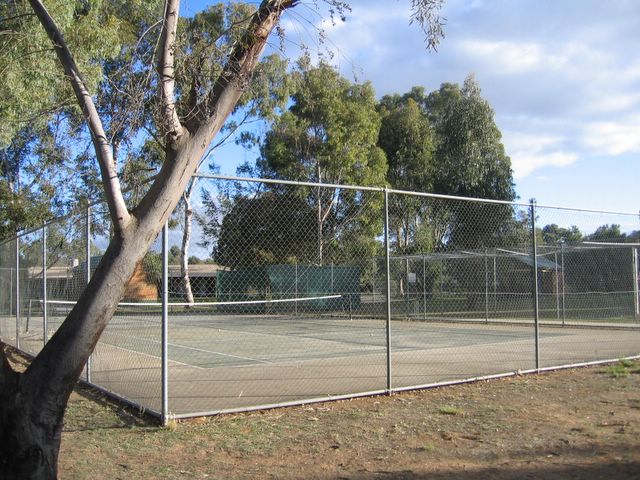 Cobram Barooga Golf Resort - Barooga: Tennis court