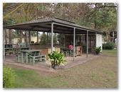 Barossa Valley Tourist Park by Russell Barter - Barossa Valley Nuriootpa: Sheltered outdoor BBQ