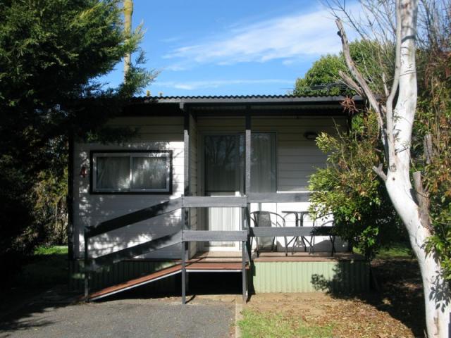 Barraba Caravan Park - Barraba: Cottage accommodation, ideal for families, couples and singles 