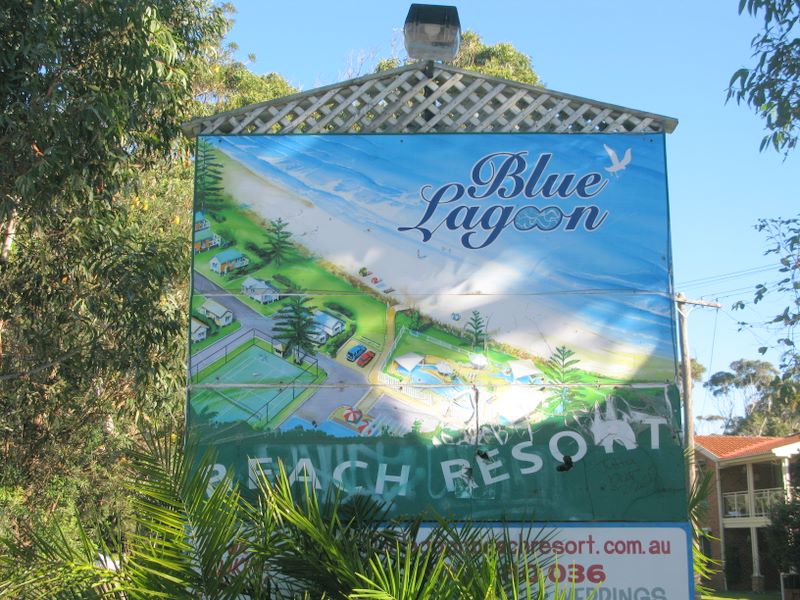 Blue Lagoon Beach Resort - Bateau Bay: Welcome sign