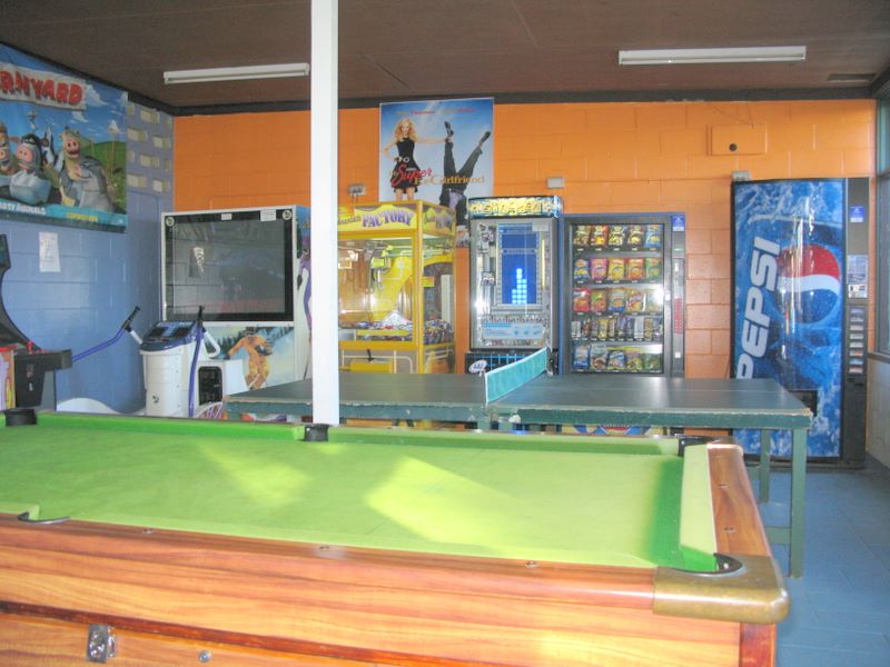 Blue Lagoon Beach Resort - Bateau Bay: Games room