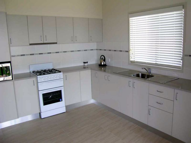 Clyde View Holiday Park - Batehaven: Kitchen in 3 Bedroom Beach Front Villa