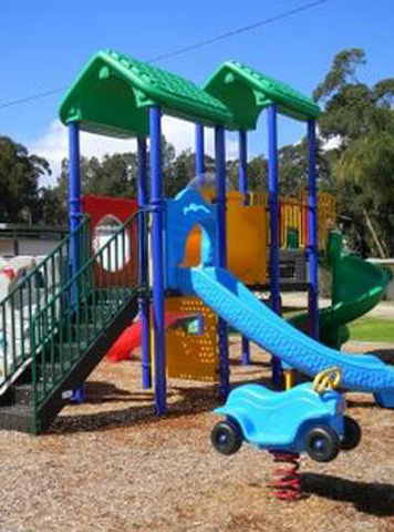 Caseys Beach Holiday Park - Batemans Bay: Playground for children.