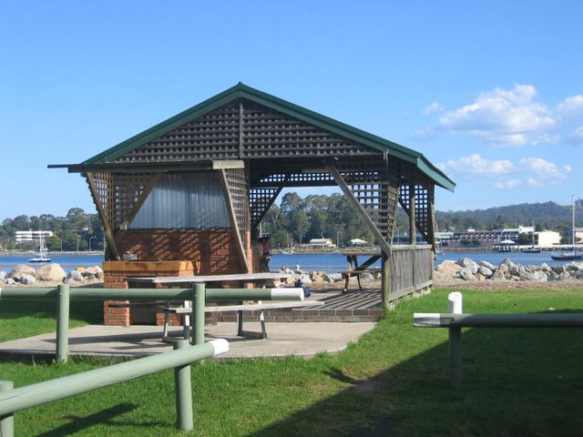 BIG4 Easts Riverside Holiday Park - Batemans Bay: BBQ area with river views across to Batemans Bay