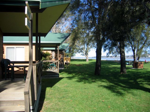 BIG4 Easts Riverside Holiday Park - Batemans Bay: Waterfront cottages with excellent views of Batemans Bay