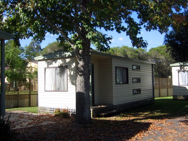 BIG4 Easts Riverside Holiday Park - Batemans Bay: Cottage accommodation ideal for families, couples and singles