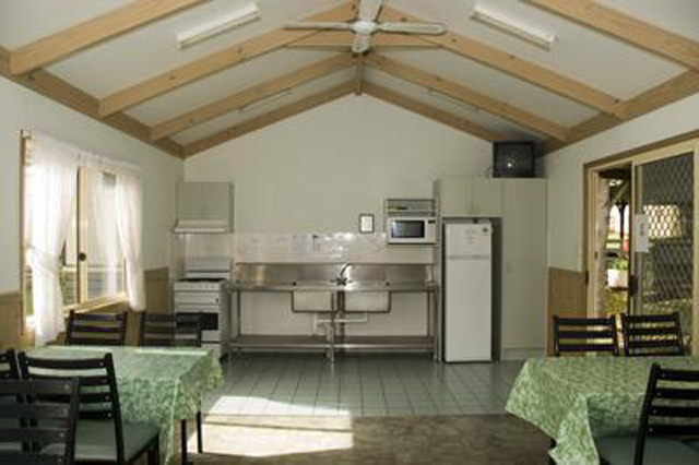 Pleasurelea Tourist Resort & Caravan Park - Batemans Bay: Interior of camp kitchen