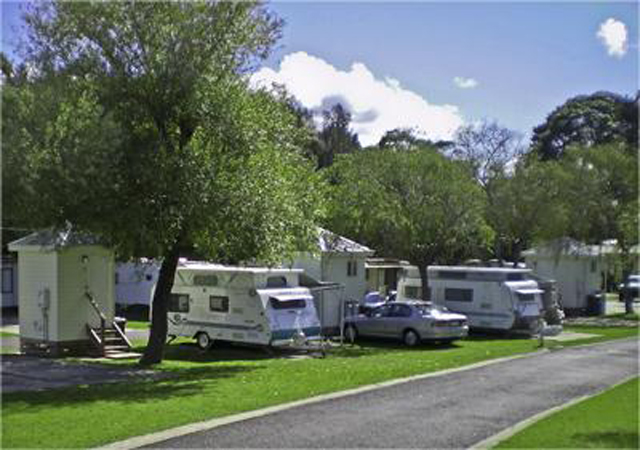 Pleasurelea Tourist Resort & Caravan Park - Batemans Bay: Powered sites for caravans and good paved roads throughout the park