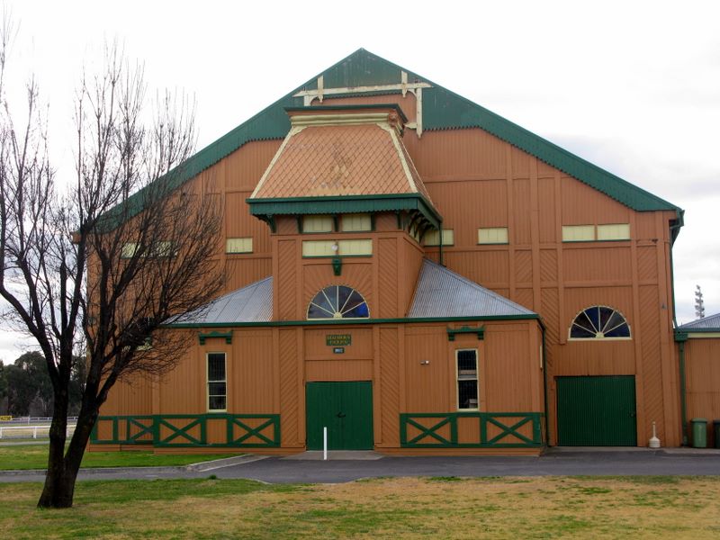 Bathurst Showgrounds Camping Area - Bathurst: The Beau Brown Pavilion built in 1892.  This is an amazing historical building.