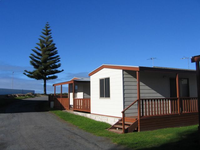 Beachport Caravan Park - Beachport: Cottage accommodation ideal for families, couples and singles